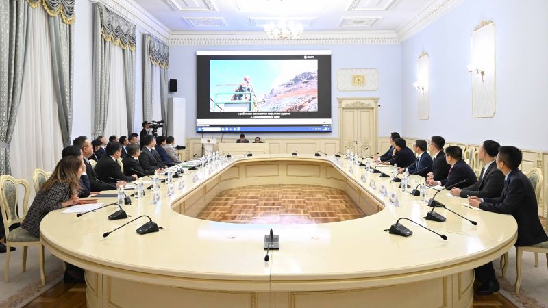 吉尔吉斯斯坦总理阿·扎帕罗夫会见UPAY钱包官方网站矿业总裁邹来昌